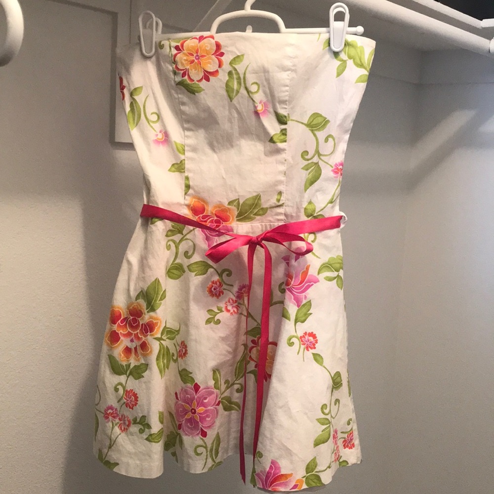 Mini strapless flower dress